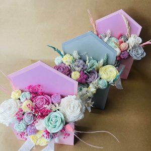 Aranjament floral din lumanari – Cutie tip plic (13-16 lumanari)